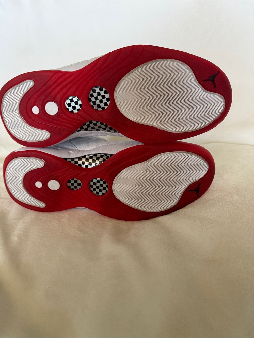 Men's Athletic High-Top Shoes in White and Red - Picture 7 of 10